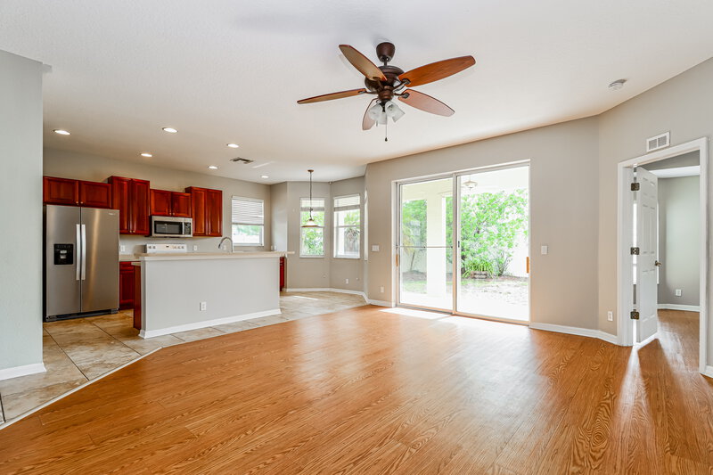 2,305/Mo, 806 15th St NE Ruskin, FL 33570 Living Room View 2