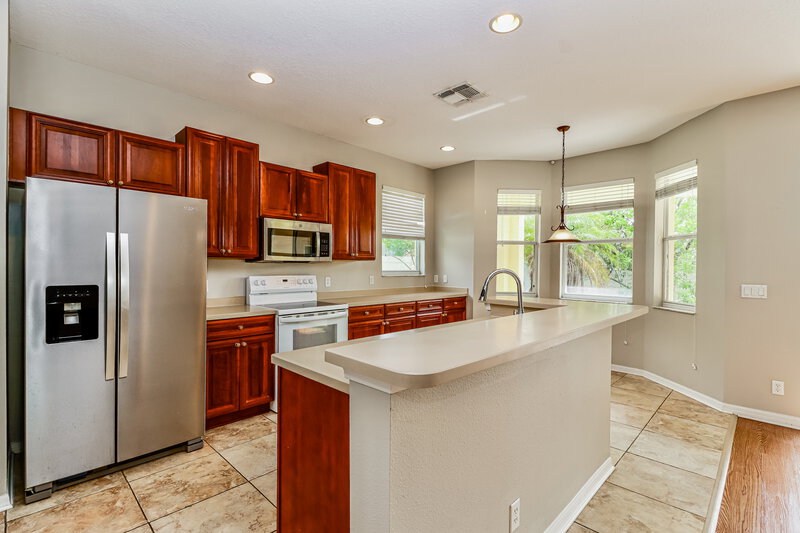 2,305/Mo, 806 15th St NE Ruskin, FL 33570 Kitchen View 2