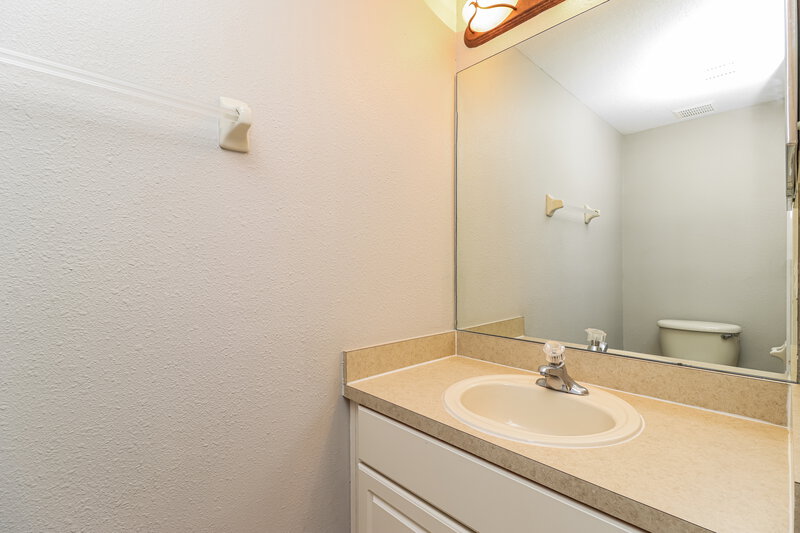 2,305/Mo, 806 15th St NE Ruskin, FL 33570 Powder Room View