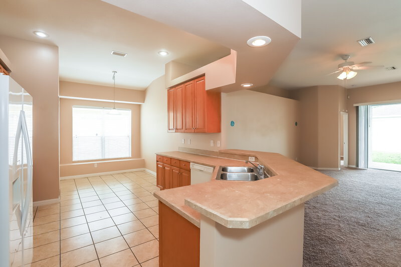 2,315/Mo, 513 9th St NE Ruskin, FL 33570 Kitchen View