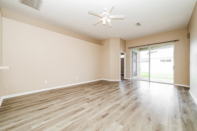 2,220/Mo, 513 9th St NE Ruskin, FL 33570 Family Room View