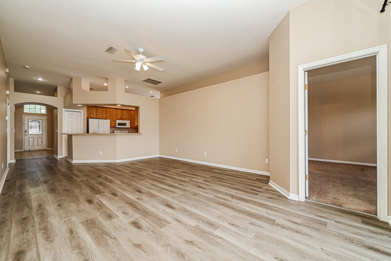2,220/Mo, 513 9th St NE Ruskin, FL 33570 Family Room View 2