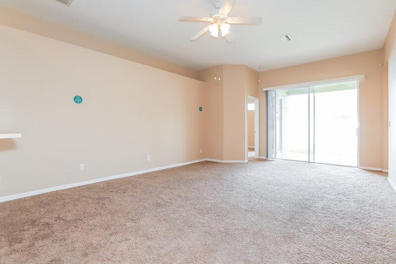 2,315/Mo, 513 9th St NE Ruskin, FL 33570 Family Room View 2