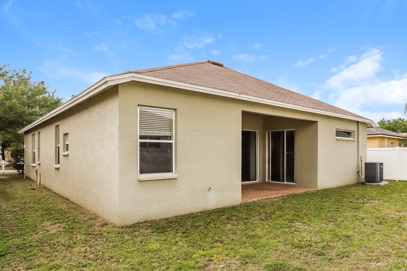 2,315/Mo, 513 9th St NE Ruskin, FL 33570 Rear View 2