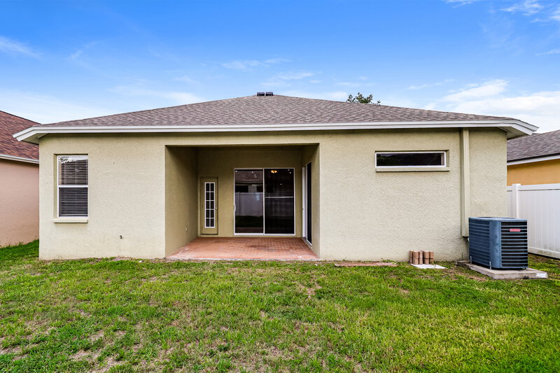2,220/Mo, 513 9th St NE Ruskin, FL 33570 Rear View