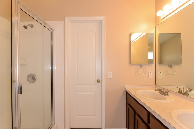 2,195/Mo, 5532 Terrain de Golf Dr Lutz, FL 33558 Master Bathroom View 2