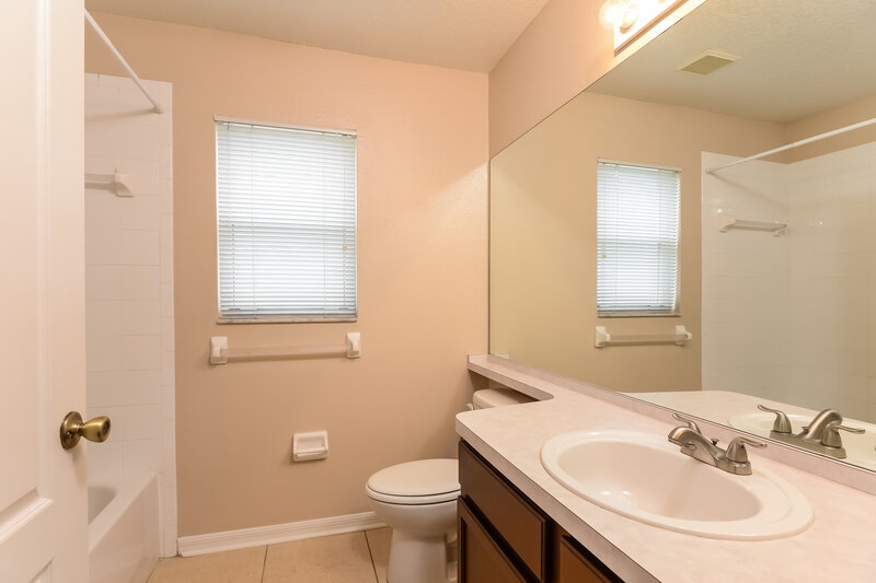 2,195/Mo, 5532 Terrain de Golf Dr Lutz, FL 33558 Bathroom View
