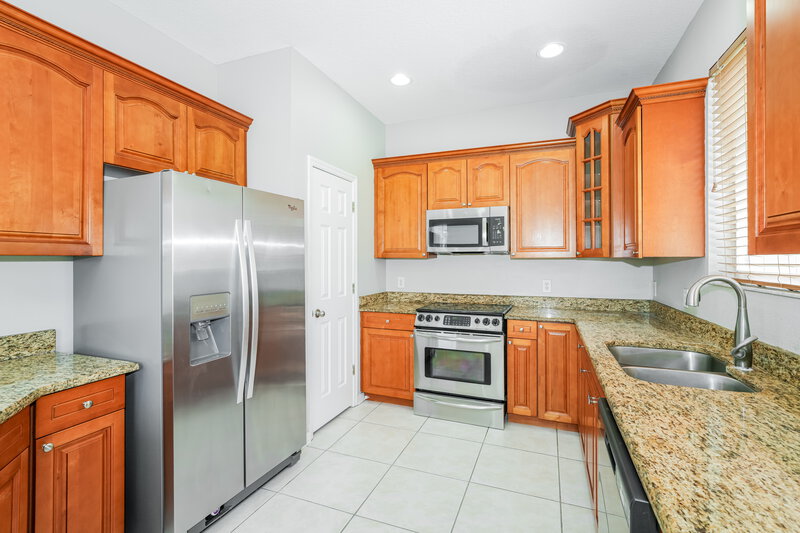 2,150/Mo, 26820 Stillbrook Dr Wesley Chapel, FL 33544 Kitchen View 2
