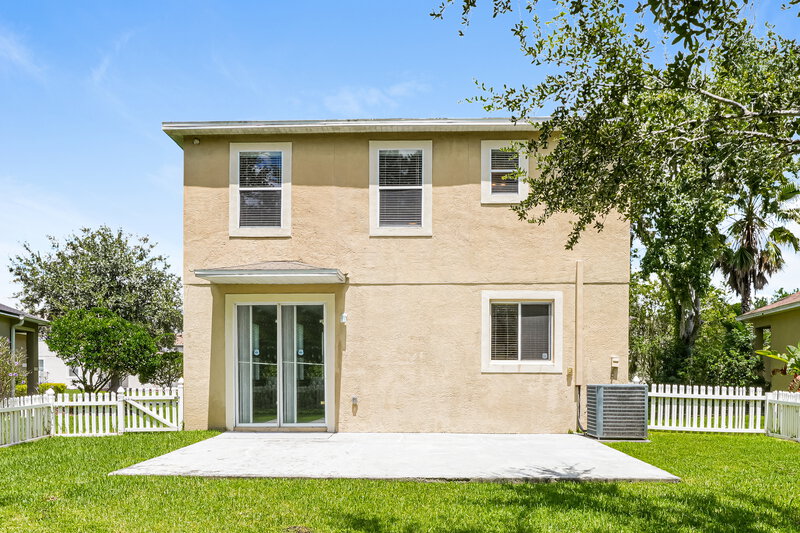 2,150/Mo, 26820 Stillbrook Dr Wesley Chapel, FL 33544 Rear View