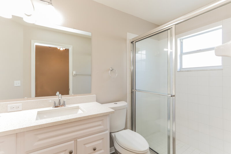 2,235/Mo, 4516 Horseshoe Pick Ln Valrico, FL 33594 Main Bathroom View