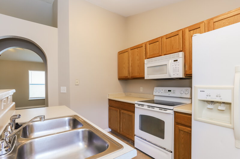 2,105/Mo, 17031 Ongar Ct Land O' Lakes, FL 34638 Kitchen View