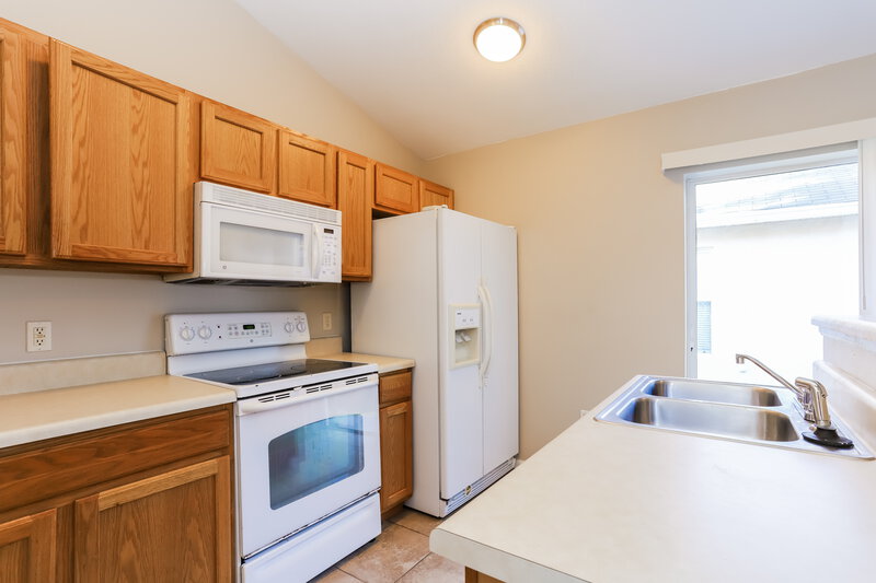 2,105/Mo, 17031 Ongar Ct Land O' Lakes, FL 34638 Kitchen View 2