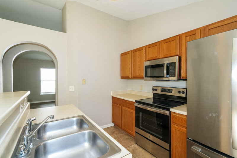 1,910/Mo, 17031 Ongar Ct Land O' Lakes, FL 34638 Kitchen View 2