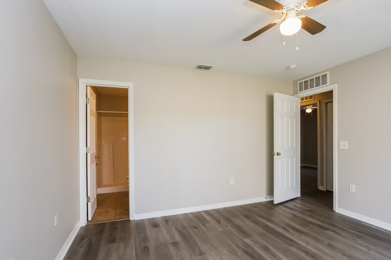 2,105/Mo, 17031 Ongar Ct Land O' Lakes, FL 34638 Main Bedroom View 2