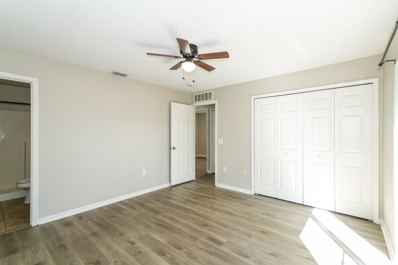 1,910/Mo, 17031 Ongar Ct Land O' Lakes, FL 34638 Main Bedroom View 2