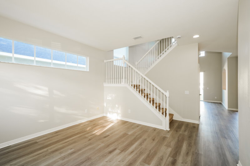 2,485/Mo, 4413 Huddlestone Dr Zephyrhills, FL 33545 Sitting Room View