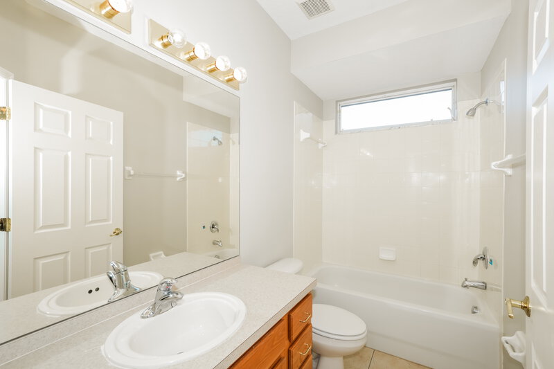 2,485/Mo, 4413 Huddlestone Dr Zephyrhills, FL 33545 Bathroom View