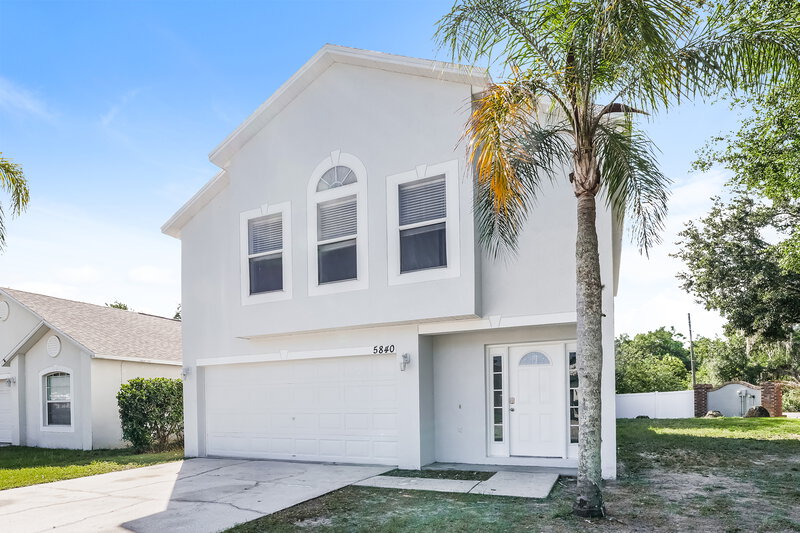 2,225/Mo, 5840 Lake Front Dr Zephyrhills, FL 33545 Front View