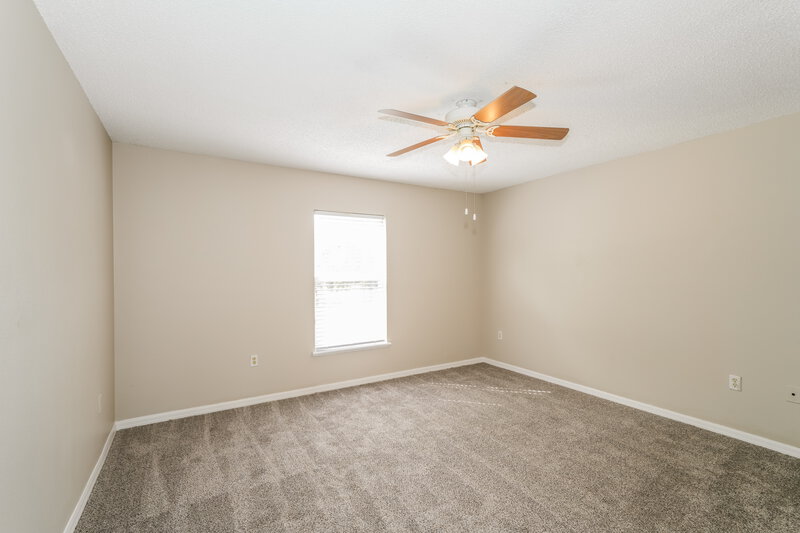 2,225/Mo, 5840 Lake Front Dr Zephyrhills, FL 33545 Bedroom View