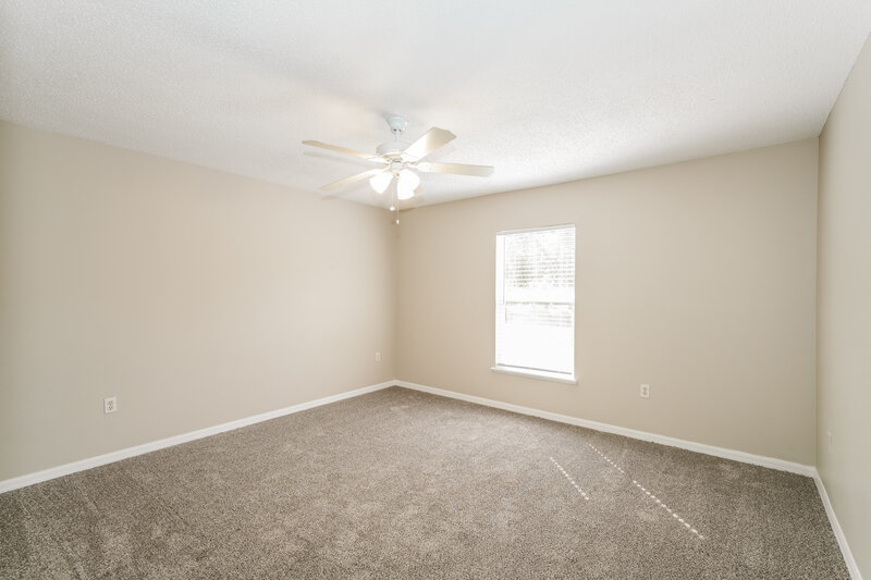 2,225/Mo, 5840 Lake Front Dr Zephyrhills, FL 33545 Bedroom View 2