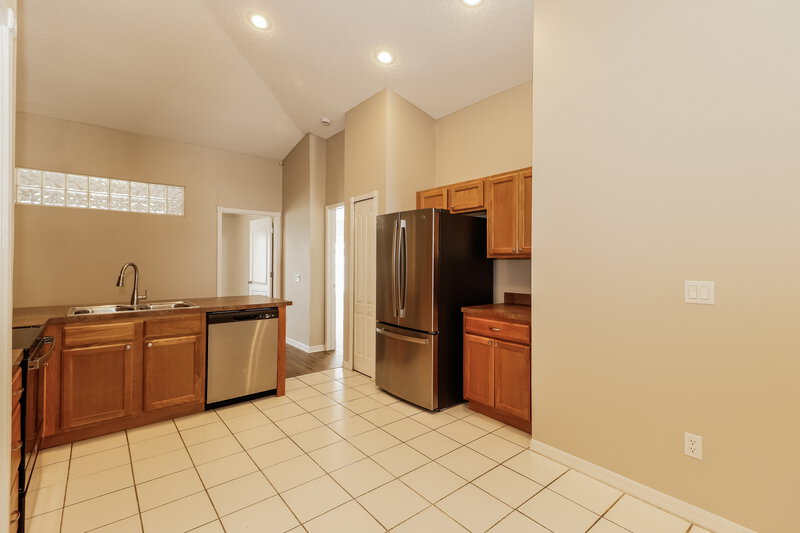2,230/Mo, 4713 Wolfram Ln New Port Richey, FL 34653 Kitchen View 3