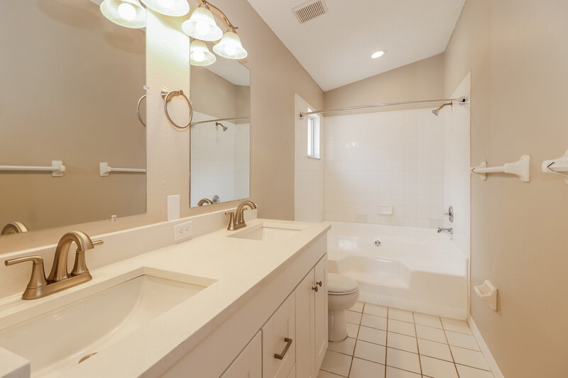 2,230/Mo, 4713 Wolfram Ln New Port Richey, FL 34653 Main Bathroom View