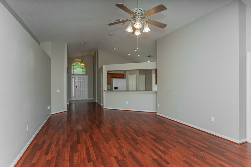 2,315/Mo, 12817 Kings Lake Dr Gibsonton, FL 33534 Living Room View 2