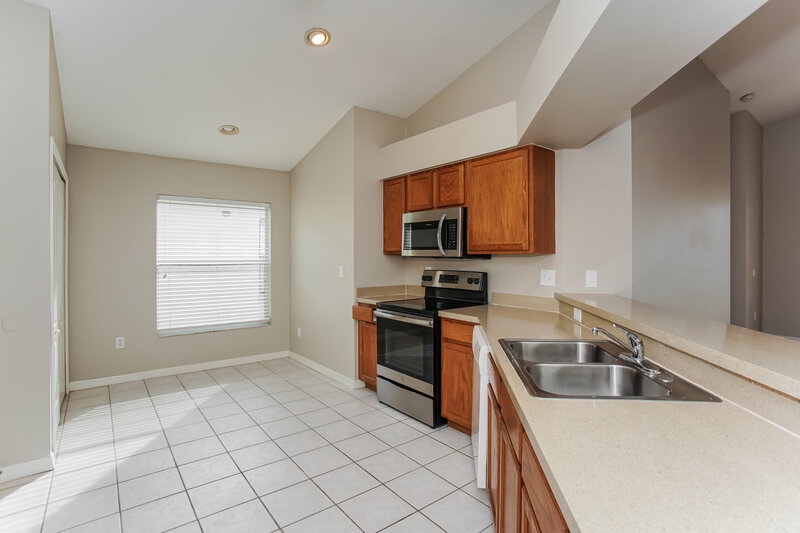 2,315/Mo, 12817 Kings Lake Dr Gibsonton, FL 33534 Kitchen View