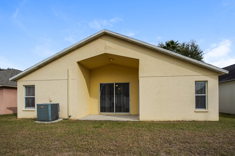2,315/Mo, 12817 Kings Lake Dr Gibsonton, FL 33534 Rear View 2