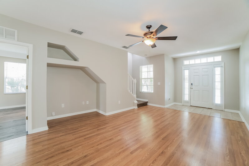 2,345/Mo, 16123 Bridgecrossing Dr Lithia, FL 33547 Living Room View