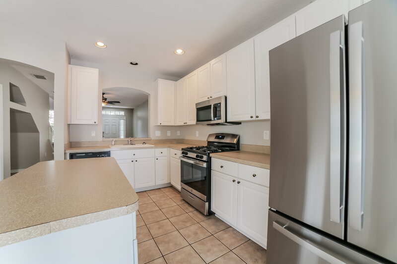 2,345/Mo, 16123 Bridgecrossing Dr Lithia, FL 33547 Kitchen View 2