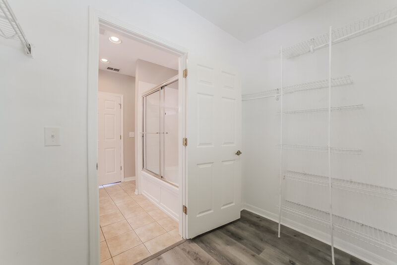 2,345/Mo, 16123 Bridgecrossing Dr Lithia, FL 33547 Walk In Closet View