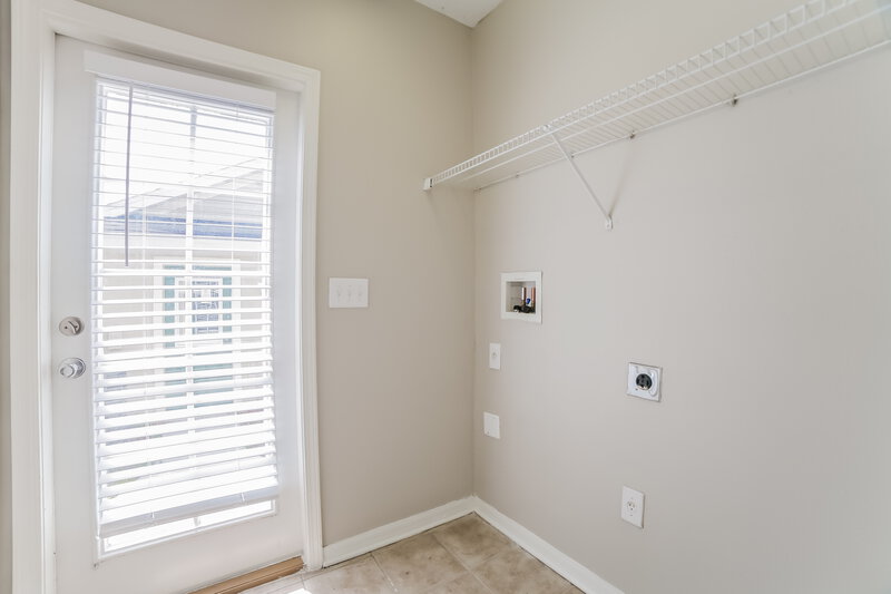 2,345/Mo, 16123 Bridgecrossing Dr Lithia, FL 33547 Laundry Room View