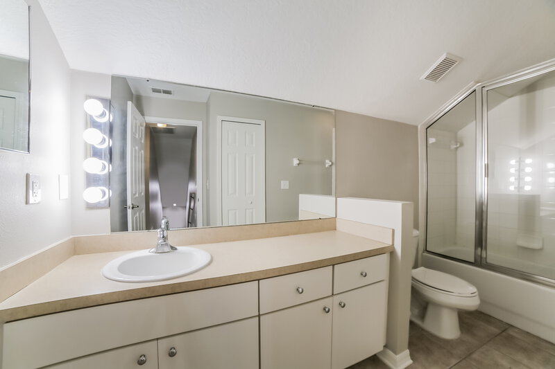 2,345/Mo, 16123 Bridgecrossing Dr Lithia, FL 33547 Bathroom View