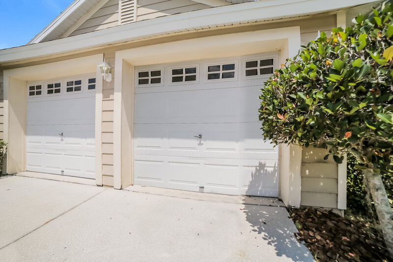 2,345/Mo, 16123 Bridgecrossing Dr Lithia, FL 33547 Garage View