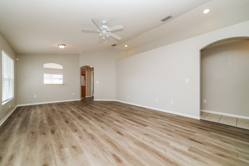 2,000/Mo, 12749 Evington Point Dr Riverview, FL 33579 Living Room View 2