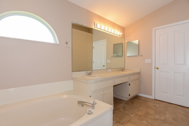 2,415/Mo, 1711 Scotch Pine Dr Brandon, FL 33511 Master Bathroom View