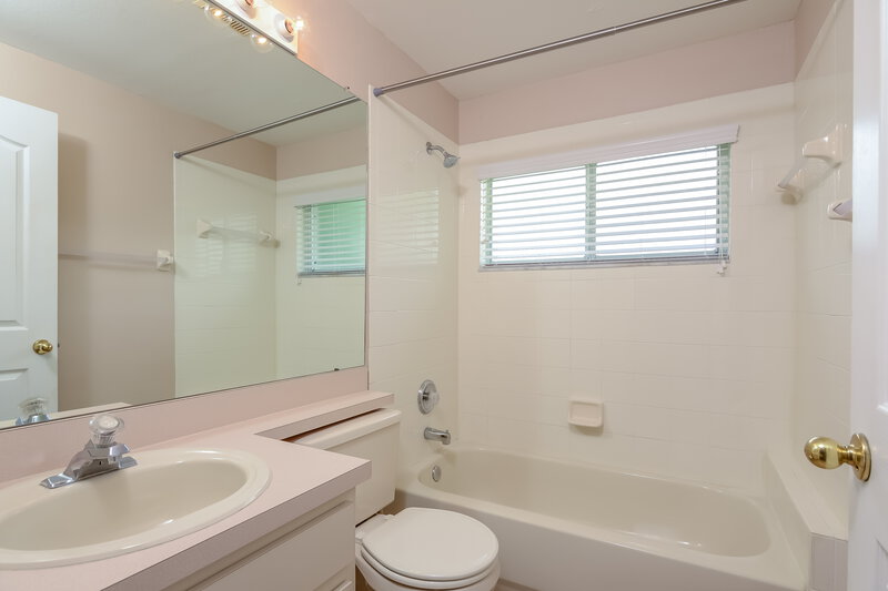 2,415/Mo, 1711 Scotch Pine Dr Brandon, FL 33511 Bathroom View