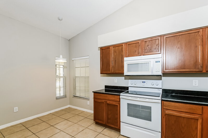 3,520/Mo, 11733 Brenford Crest Dr Riverview, FL 33579 Kitchen View