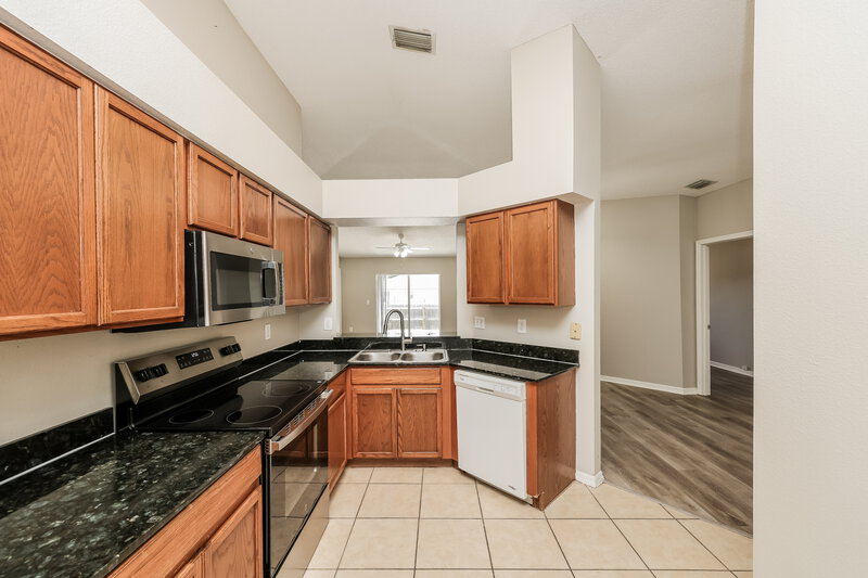 2,160/Mo, 11733 Brenford Crest Dr Riverview, FL 33579 Kitchen View