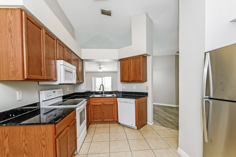 3,520/Mo, 11733 Brenford Crest Dr Riverview, FL 33579 Kitchen View 2