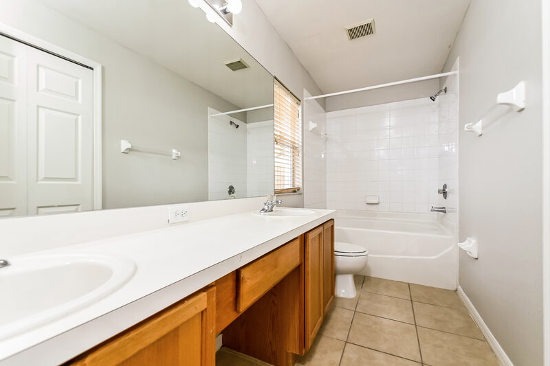 3,520/Mo, 11733 Brenford Crest Dr Riverview, FL 33579 Main Bathroom View