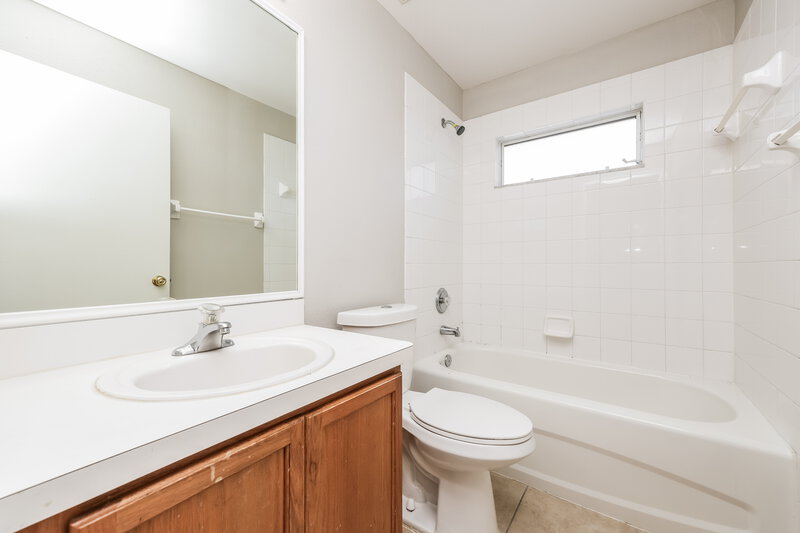 2,160/Mo, 11733 Brenford Crest Dr Riverview, FL 33579 Bathroom View