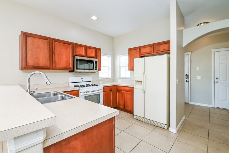 3,080/Mo, 7859 Bristol Park Dr Apollo Beach, FL 33572 Kitchen View