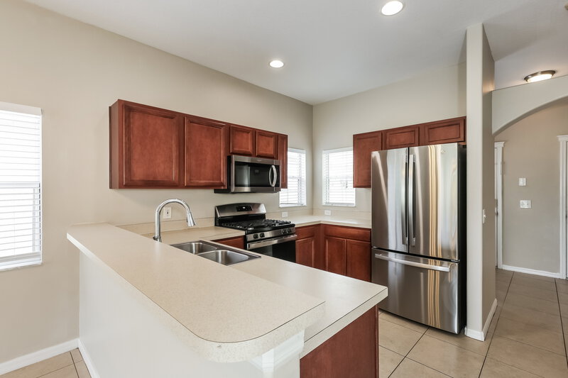 1,800/Mo, 7859 Bristol Park Dr Apollo Beach, FL 33572 Kitchen View 2