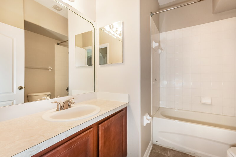1,800/Mo, 7859 Bristol Park Dr Apollo Beach, FL 33572 Bathroom View