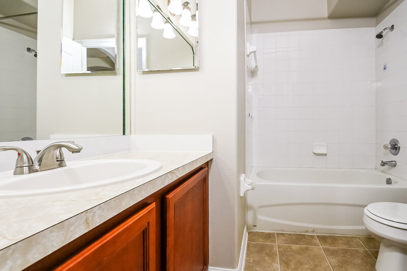 3,080/Mo, 7859 Bristol Park Dr Apollo Beach, FL 33572 Bathroom View