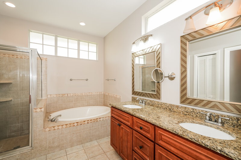 2,285/Mo, 4929 Willow Ridge Ter Valrico, FL 33596 Main Bathroom View
