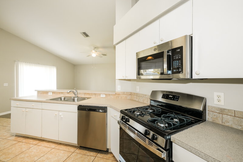 2,175/Mo, 3843 Lockridge Dr Land O' Lakes, FL 34638 Kitchen View