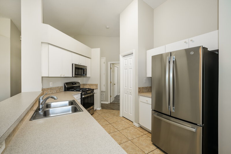 2,175/Mo, 3843 Lockridge Dr Land O' Lakes, FL 34638 Kitchen View 2